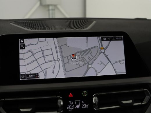 BMW 3 Serie 318i Business Edition | Trekhaak | Sportstoelen | Half leder | Adaptief LED | Carplay | Navigatie... ActivLease financial lease