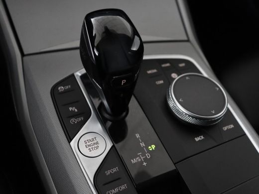 BMW 3 Serie 318i Business Edition | Trekhaak | Sportstoelen | Half leder | Adaptief LED | Carplay | Navigatie... ActivLease financial lease