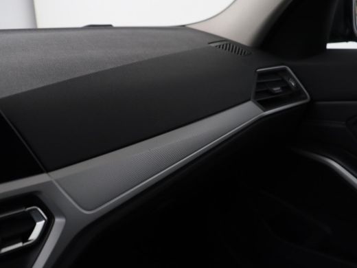 BMW 3 Serie 318i Business Edition | Trekhaak | Sportstoelen | Half leder | Adaptief LED | Carplay | Navigatie... ActivLease financial lease