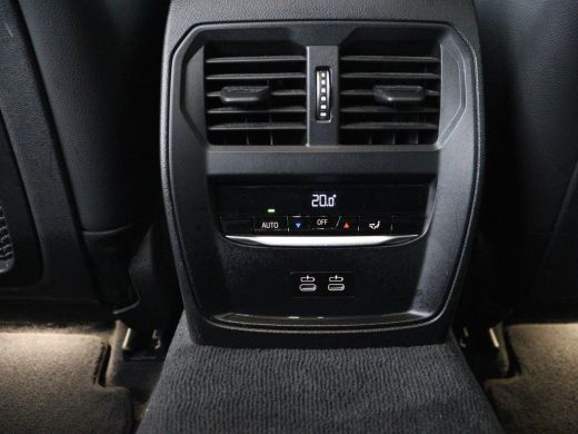 BMW 3 Serie 318i Business Edition | Trekhaak | Sportstoelen | Half leder | Adaptief LED | Carplay | Navigatie... ActivLease financial lease