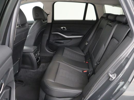 BMW 3 Serie 318i Business Edition | Trekhaak | Sportstoelen | Half leder | Adaptief LED | Carplay | Navigatie... ActivLease financial lease