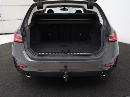 BMW 3 Serie 318i Business Edition | Trekhaak | Sportstoelen | Half leder | Adaptief LED | Carplay | Navigatie... ActivLease financial lease