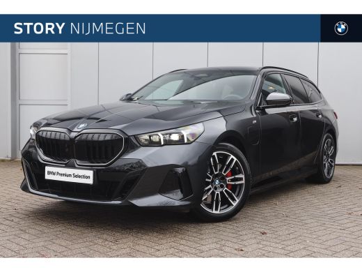 BMW 5 Serie Touring 530e M Sport Automaat / Panoramadak / Trekhaak / Stoelventilatie / M Sportonderstel / Com...