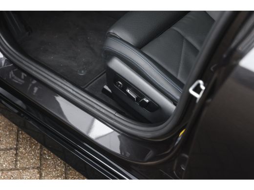 BMW 5 Serie Touring 530e M Sport Automaat / Panoramadak / Trekhaak / Stoelventilatie / M Sportonderstel / Com... ActivLease financial lease