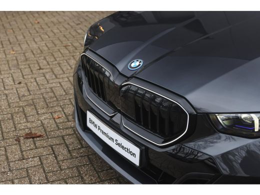 BMW 5 Serie Touring 530e M Sport Automaat / Panoramadak / Trekhaak / Stoelventilatie / M Sportonderstel / Com... ActivLease financial lease