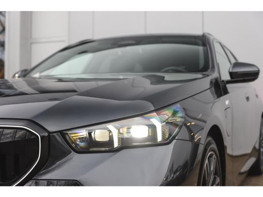 BMW 5 Serie Touring 530e M Sport Automaat / Panoramadak / Trekhaak / Stoelventilatie / M Sportonderstel / Com... ActivLease financial lease