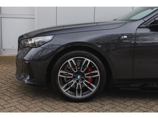 BMW 5 Serie Touring 530e M Sport Automaat / Panoramadak / Trekhaak / Stoelventilatie / M Sportonderstel / Com... ActivLease financial lease