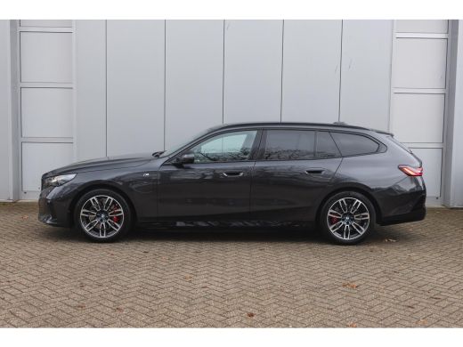 BMW 5 Serie Touring 530e M Sport Automaat / Panoramadak / Trekhaak / Stoelventilatie / M Sportonderstel / Com... ActivLease financial lease