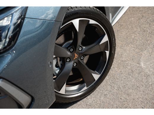 CUPRA Leon Sportstourer 1.5 TSI e-Hybrid Business | Panoramadak | Achteruitrijcamera | Dodehoekdetectie | Adaptive cruise... ActivLease financial lease