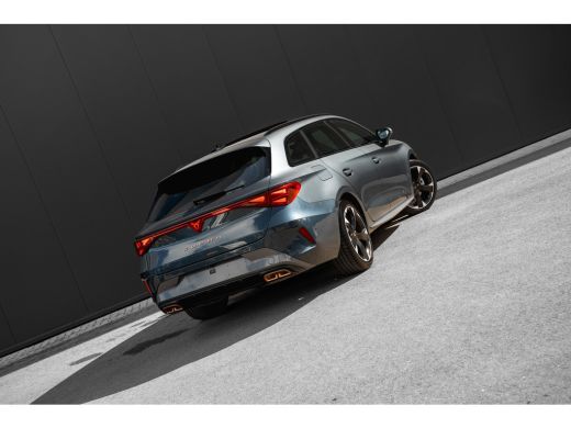 CUPRA Leon Sportstourer 1.5 TSI e-Hybrid Business | Panoramadak | Achteruitrijcamera | Dodehoekdetectie | Adaptive cruise... ActivLease financial lease