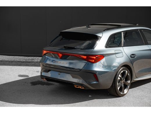 CUPRA Leon Sportstourer 1.5 TSI e-Hybrid Business | Panoramadak | Achteruitrijcamera | Dodehoekdetectie | Adaptive cruise... ActivLease financial lease