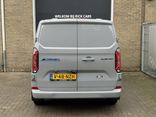 Ford E-Transit 320 L1H1 Limited 65 kWh/ 218 PK Direct leverbaar/stoel&stuur verwaming/B&O/ Camera ActivLease financial lease