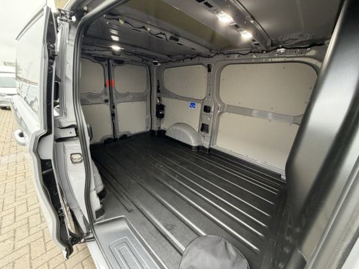 Ford E-Transit 320 L1H1 Limited 65 kWh/ 218 PK Direct leverbaar/stoel&stuur verwaming/B&O/ Camera ActivLease financial lease