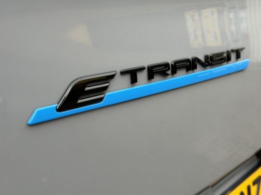 Ford E-Transit 320 L1H1 Limited 65 kWh/ 218 PK Direct leverbaar/stoel&stuur verwaming/B&O/ Camera ActivLease financial lease