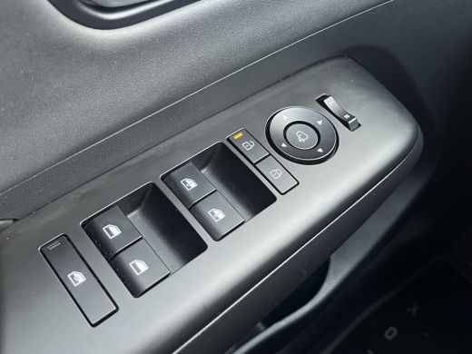 Hyundai Kona 1.6 GDI 141pk HEV Premium Sky | Premium audio | 360 camera | Schuif-kanteldak | Bestuurdersstoel ... ActivLease financial lease