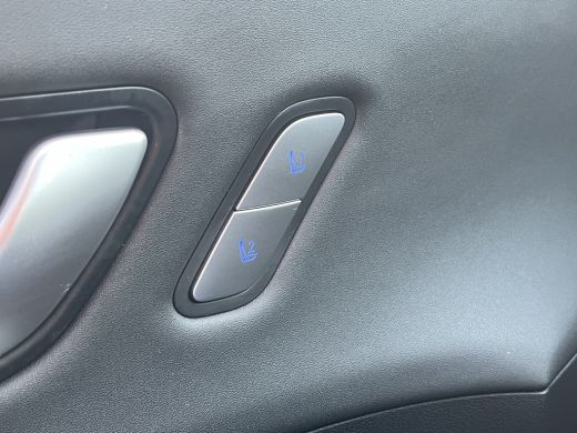 Hyundai Kona 1.6 GDI 141pk HEV Premium Sky | Premium audio | 360 camera | Schuif-kanteldak | Bestuurdersstoel ... ActivLease financial lease