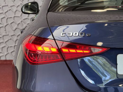 Mercedes-Benz C-Klasse 300e 313PK PHEV 12/2024 AVANTGARDE TREKHAAK HALF LEER CAMERA ELEK/STOEL/VERWARMD 12/2024 PHEV PLU... ActivLease financial lease