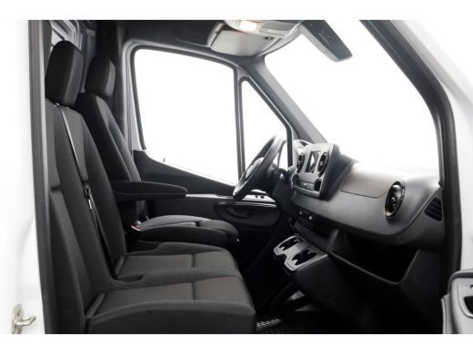 Mercedes-Benz Sprinter 317 CDI 170pk 9G Automaat L2H2 LED/Camera/Trekhaak 3500kg 01-2022 ActivLease financial lease