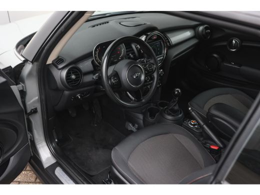 Mini Cooper Cooper Salt / LED / Airconditioning / Cruise Control / Navigatie ActivLease financial lease
