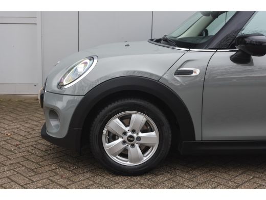 Mini Cooper Cooper Salt / LED / Airconditioning / Cruise Control / Navigatie ActivLease financial lease