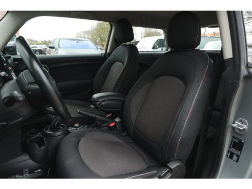 Mini Cooper Cooper Salt / LED / Airconditioning / Cruise Control / Navigatie ActivLease financial lease