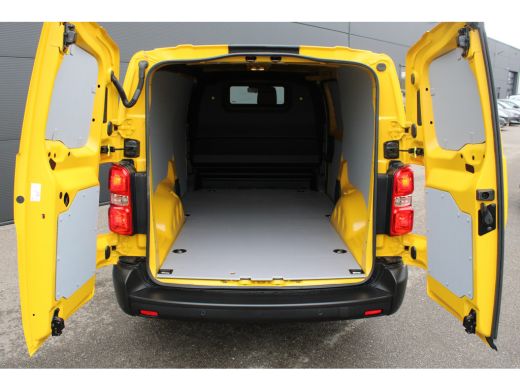 Opel Vivaro-e L3 50 kWh Airco | Betimmering Laadruimte | 8 Jaar Garantie | Camera | Apple Carplay | ActivLease financial lease