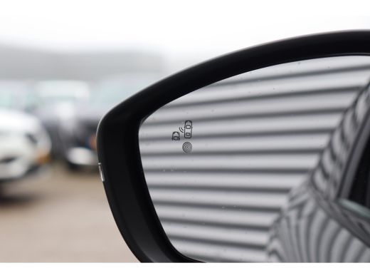 Peugeot 2008 1.2 PURETECH 130PK GT PACK AUTOMAAT / NAVI / LEDER / CLIMA / LED / PDC / 17" LMV / KEYLESS / ALCA... ActivLease financial lease