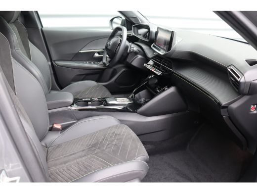 Peugeot 2008 1.2 PURETECH 130PK GT PACK AUTOMAAT / NAVI / LEDER / CLIMA / LED / PDC / 17" LMV / KEYLESS / ALCA... ActivLease financial lease