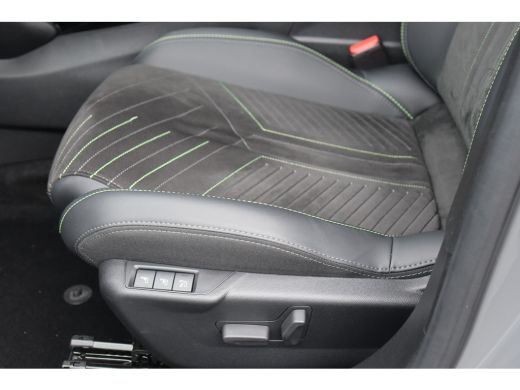 Peugeot 2008 1.2 PURETECH 130PK GT PACK AUTOMAAT / NAVI / LEDER / CLIMA / LED / PDC / 17" LMV / KEYLESS / ALCA... ActivLease financial lease