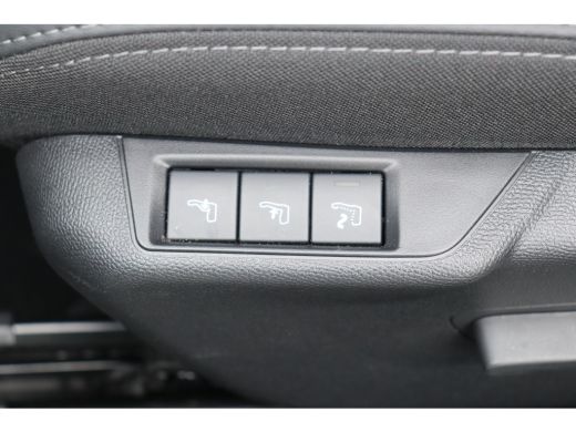 Peugeot 2008 1.2 PURETECH 130PK GT PACK AUTOMAAT / NAVI / LEDER / CLIMA / LED / PDC / 17" LMV / KEYLESS / ALCA... ActivLease financial lease