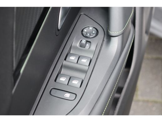 Peugeot 2008 1.2 PURETECH 130PK GT PACK AUTOMAAT / NAVI / LEDER / CLIMA / LED / PDC / 17" LMV / KEYLESS / ALCA... ActivLease financial lease