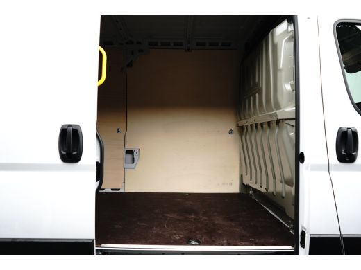 Peugeot Boxer 2.2D L3H2 140PK Automaat Betimmering | Achteruitrijcamera | Cruise Control | Navi by app | BPM vrij! ActivLease financial lease