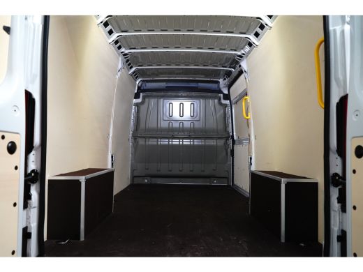 Peugeot Boxer 2.2D L3H2 140PK Automaat Betimmering | Achteruitrijcamera | Cruise Control | Navi by app | BPM vrij! ActivLease financial lease