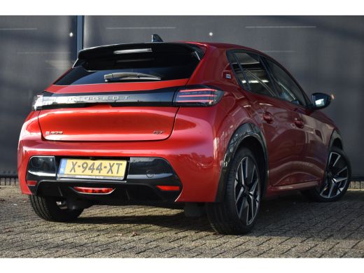 Peugeot e-208 EV GT 51 kWh 97%SOH! | Navigatie | Achteruitrijcamera | Apple Carplay | Android Auto | Climate Co... ActivLease financial lease