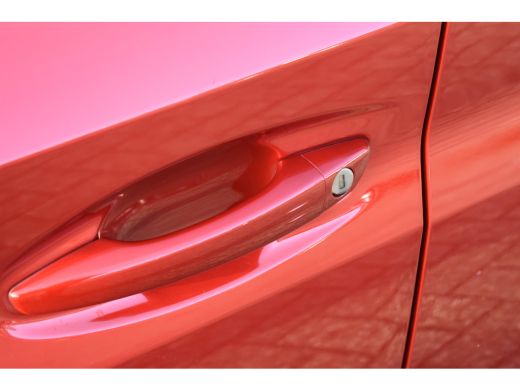 Peugeot e-208 EV GT 51 kWh 97%SOH! | Navigatie | Achteruitrijcamera | Apple Carplay | Android Auto | Climate Co... ActivLease financial lease