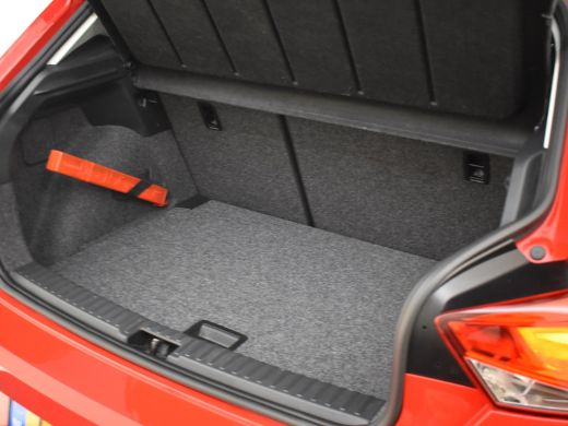 Seat Ibiza 1.0 TSI Style Business Intense 95pk | Achteruitrijcamera | Trekhaak | Cruise control | Navigatie ... ActivLease financial lease