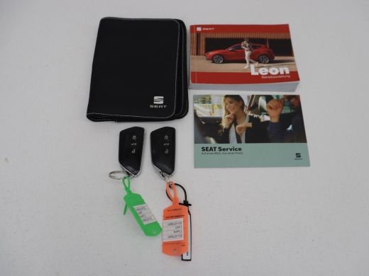 Seat Leon 1.4 TSI eHybrid PHEV FR | Panoramadak | Stoelverwarming | Leder/Alcantara | Adaptive cruise | Cam... ActivLease financial lease