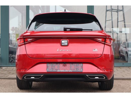 Seat Leon Sportstourer FR Business - eHybrid 204PK | Achteruitrijcamera | Automatisch dimmende binnenspiege... ActivLease financial lease