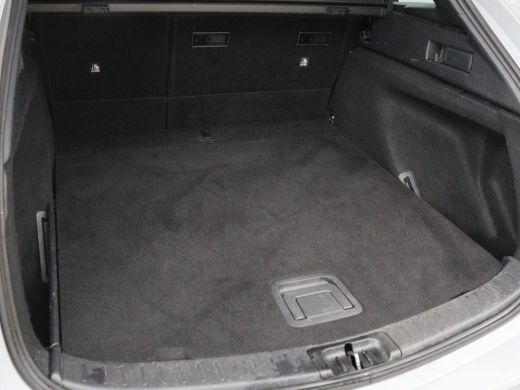 Toyota Corolla 1.8 Hybrid Business | Trekhaak | Camera | Adaptive cruise | Carplay | Full LED | Climate control ... ActivLease financial lease