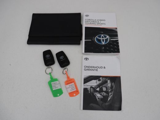 Toyota Corolla 1.8 Hybrid Business | Trekhaak | Camera | Adaptive cruise | Carplay | Full LED | Climate control ... ActivLease financial lease