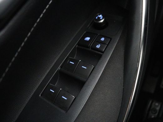 Toyota Corolla 1.8 Hybrid Business | Trekhaak | Camera | Adaptive cruise | Carplay | Full LED | Climate control ... ActivLease financial lease