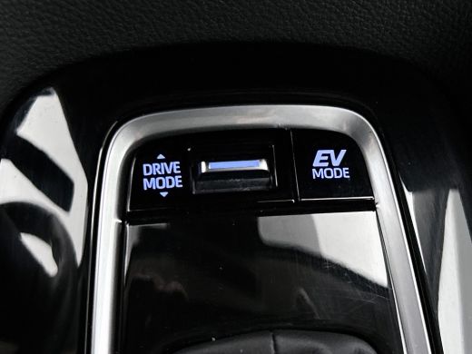 Toyota Corolla 1.8 Hybrid Executive Sedan / Leder / Navigatie / Xenon / Pdc.V+A / Airco-ecc./ Radio multimedia /... ActivLease financial lease