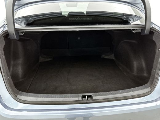 Toyota Corolla 1.8 Hybrid Executive Sedan / Leder / Navigatie / Xenon / Pdc.V+A / Airco-ecc./ Radio multimedia /... ActivLease financial lease