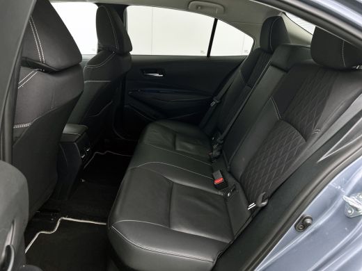 Toyota Corolla 1.8 Hybrid Executive Sedan / Leder / Navigatie / Xenon / Pdc.V+A / Airco-ecc./ Radio multimedia /... ActivLease financial lease