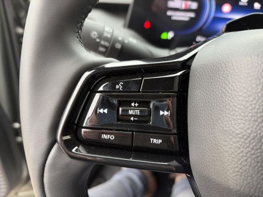 Toyota Urban Cruiser Dynamic 61 kWh ActivLease financial lease