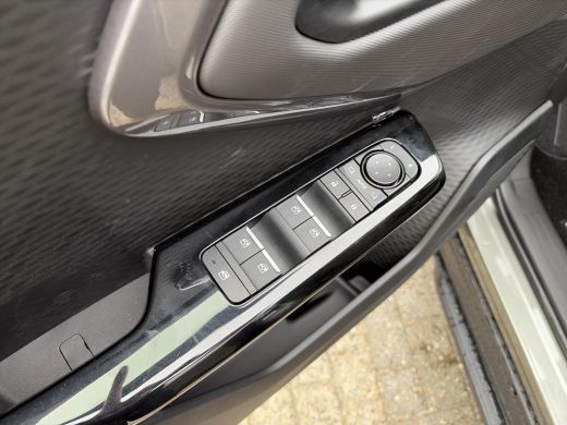 Toyota Urban Cruiser Dynamic 61 kWh ActivLease financial lease