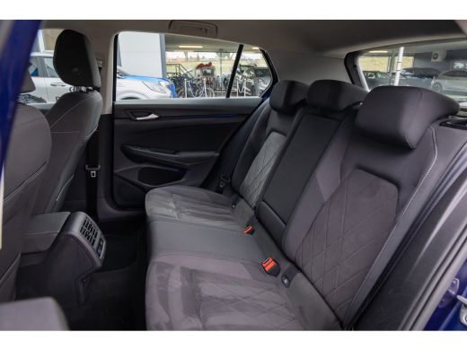 Volkswagen Golf 1.5 eTSI Style | Massage | Stuur+stoel verwarming | Adap cruise | Camera | Apple Carplay/Android ... ActivLease financial lease