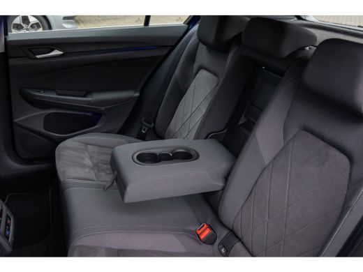 Volkswagen Golf 1.5 eTSI Style | Massage | Stuur+stoel verwarming | Adap cruise | Camera | Apple Carplay/Android ... ActivLease financial lease