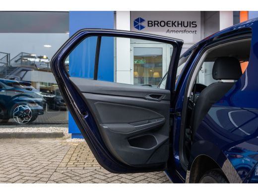 Volkswagen Golf 1.5 eTSI Style | Massage | Stuur+stoel verwarming | Adap cruise | Camera | Apple Carplay/Android ... ActivLease financial lease