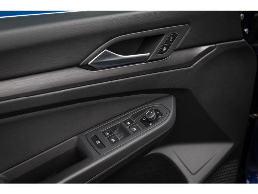 Volkswagen Golf 1.5 eTSI Style | Massage | Stuur+stoel verwarming | Adap cruise | Camera | Apple Carplay/Android ... ActivLease financial lease